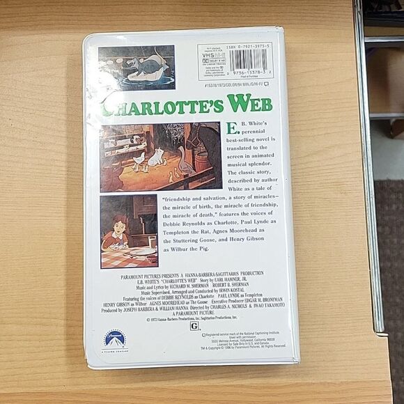 Charlotte's Web vhs movie and 2 paperback books + DVD movie - Picture 5 of 7